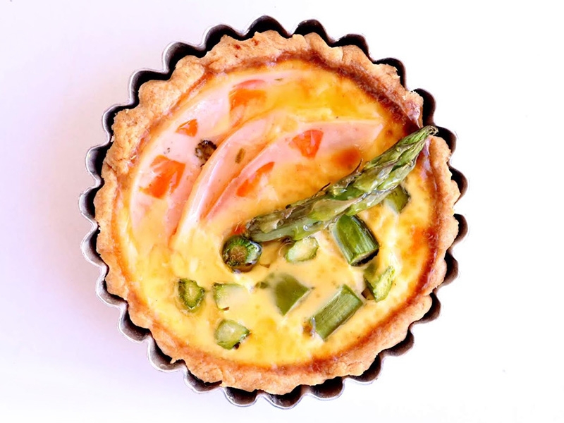 Receita de mini quiche de espargos com ovo inteiro dovo