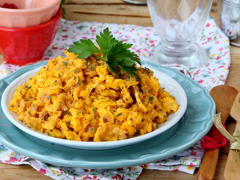 Ovos mexidos com Alheira e Ervas Aromáticas ovo inteiro dovo